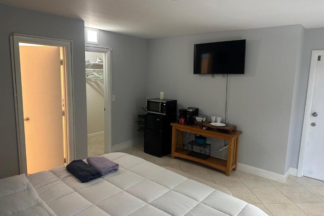 Photo of Bedroom in Oakland Park