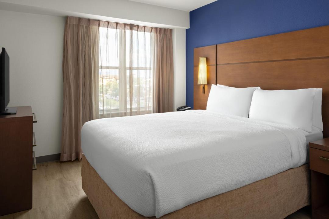 Photo of Bedroom in Carver City - Lincoln Gardens