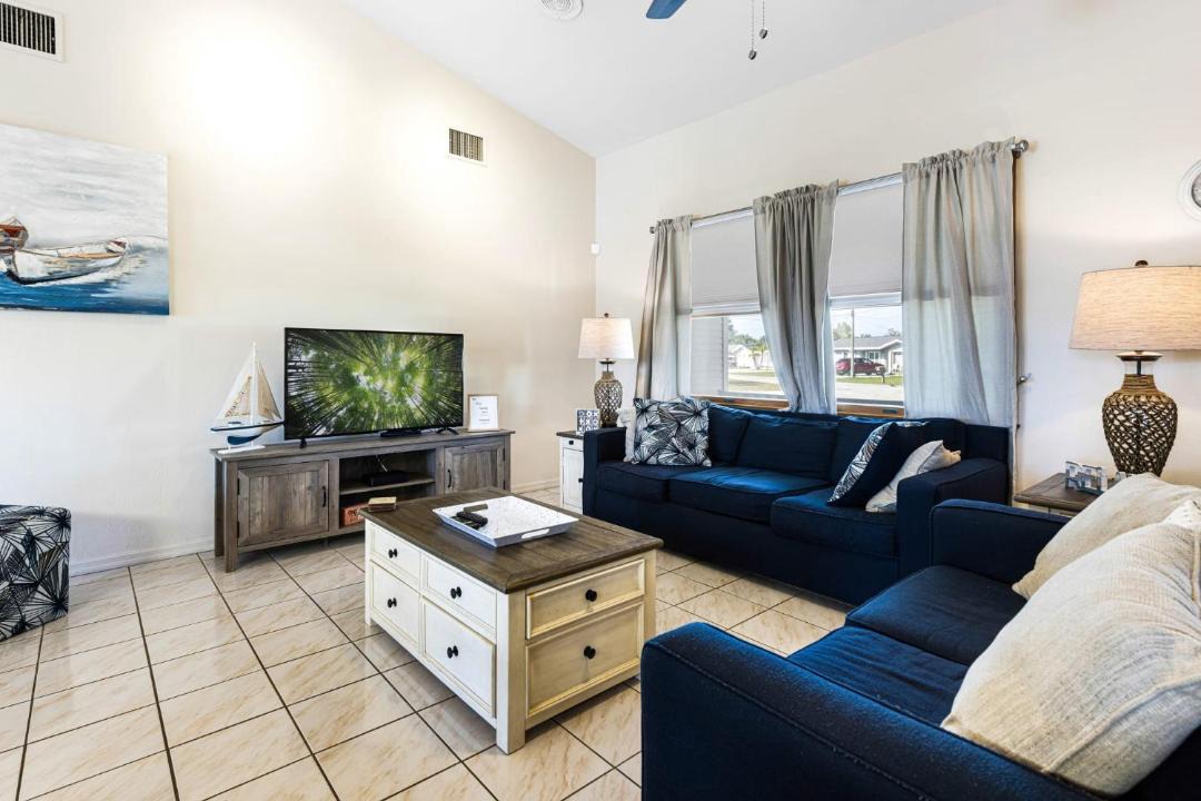Photo of Livingroom in Lochmoor Waterway Estates