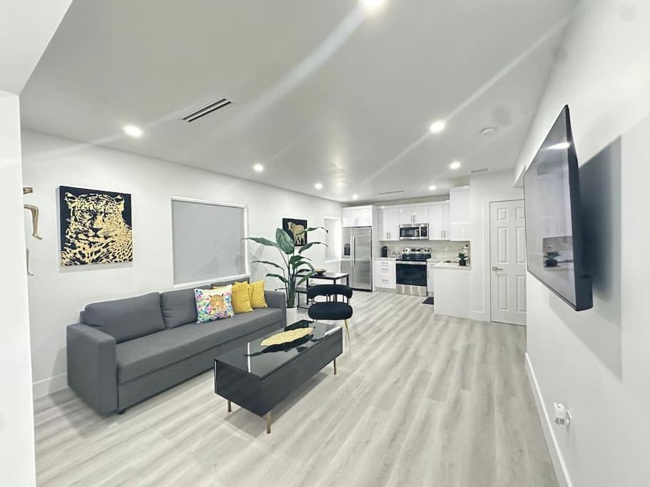 Photo of Livingroom in Allapattah
