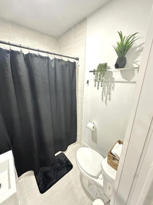 Photo of Bathroom in Allapattah