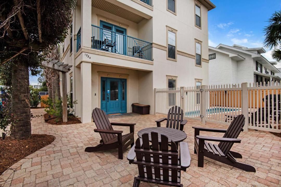 Photo of Patio Balcony in Frangista Beach