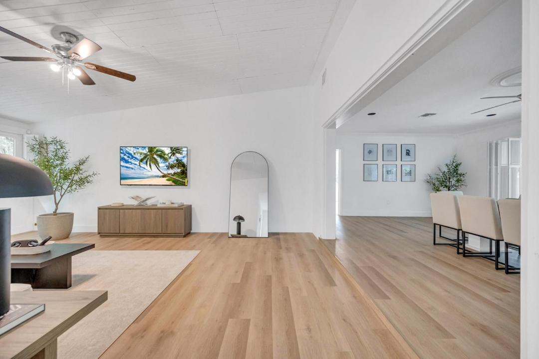 Photo of Livingroom in Biscayne Park