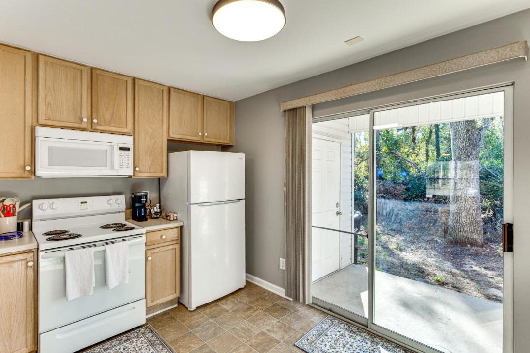 Photo of Kitchen in Lake Bradford -Cascade Lake