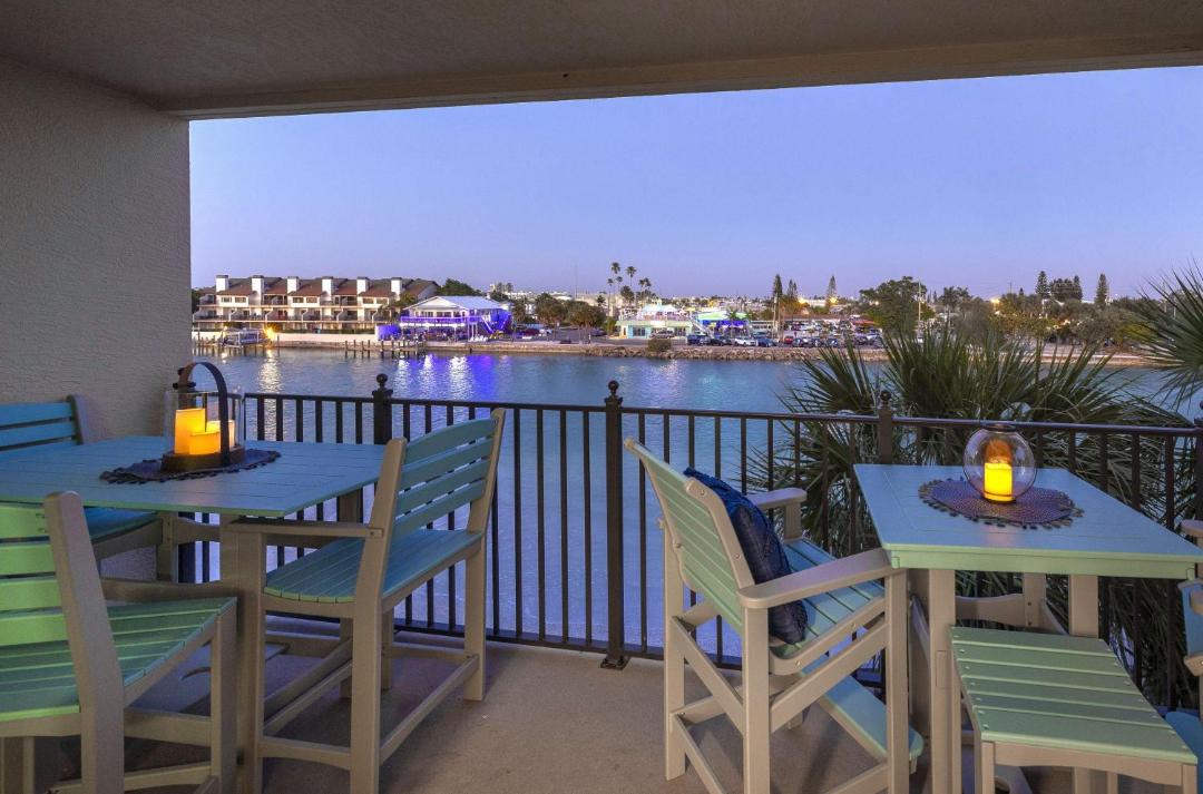 Photo of Patio Balcony in Sunset Beach