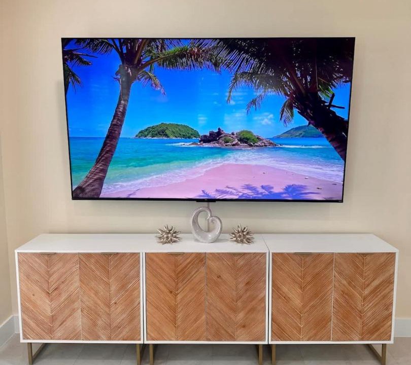 Photo of Livingroom in Mid Island