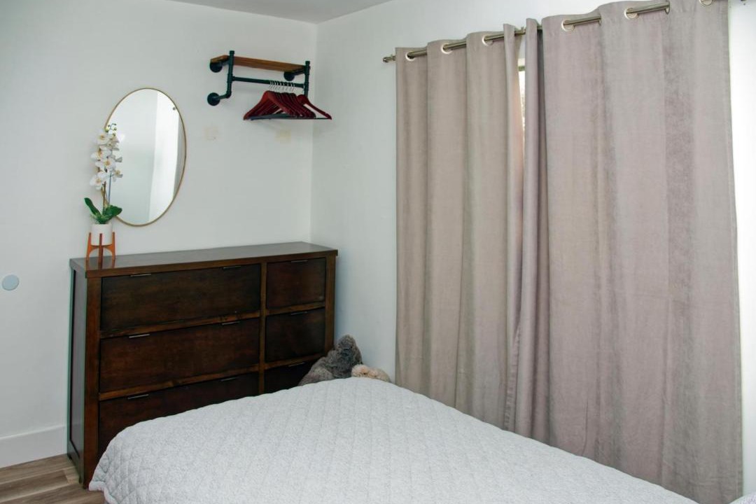 Photo of Bedroom in Ludlam