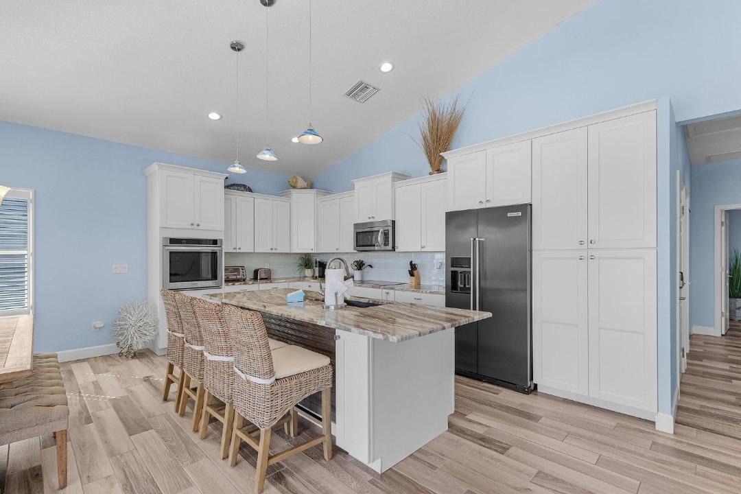 Photo of Kitchen in Mid Island