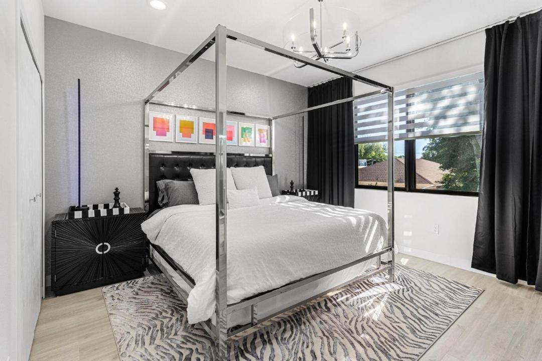 Photo of Bedroom in Pinecrest West Park