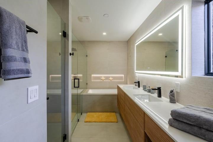 Photo of Bathroom in Coral Way