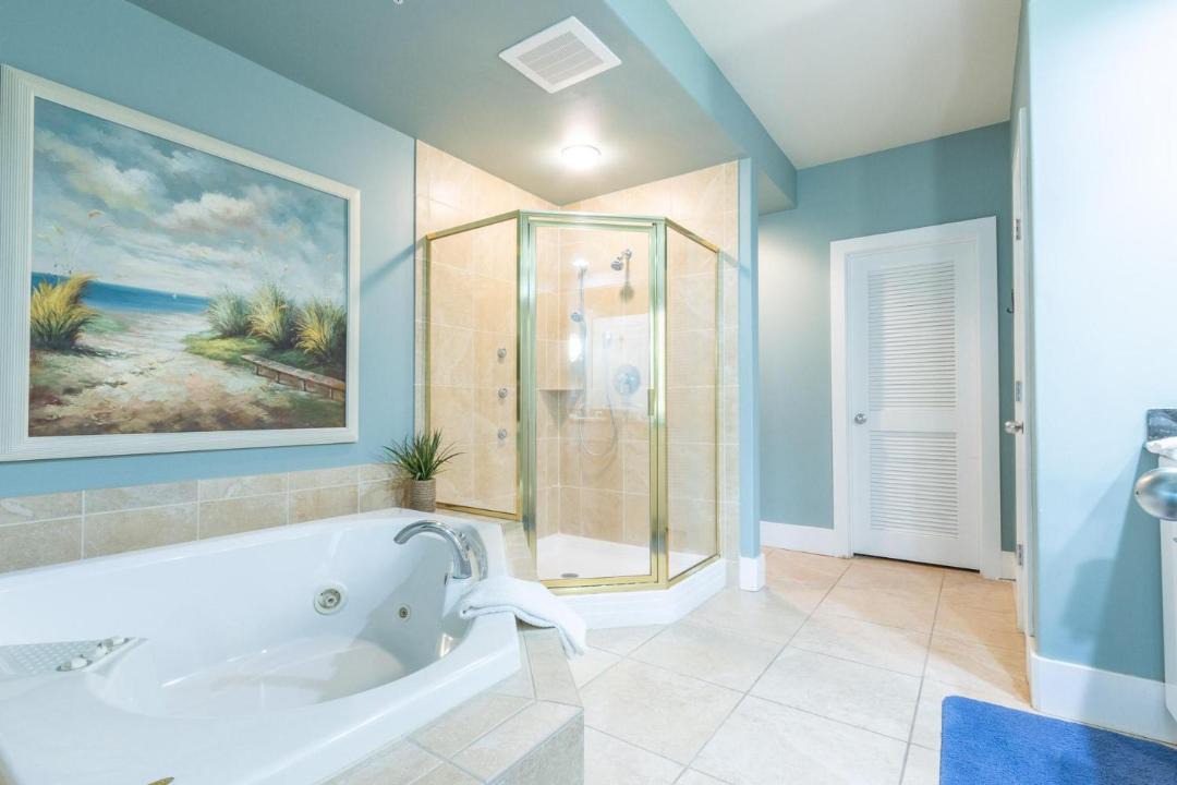 Photo of Bathroom in Orange Beach East