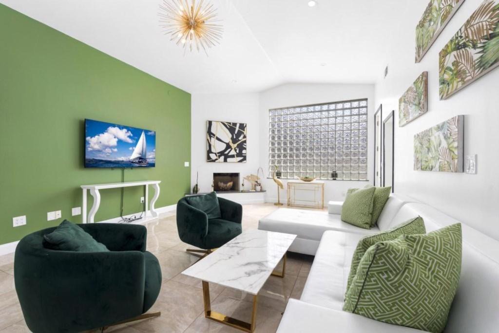 Photo of Livingroom in Ojus