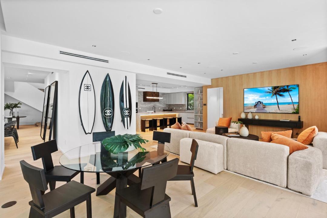 Photo of Livingroom in Golden Beach