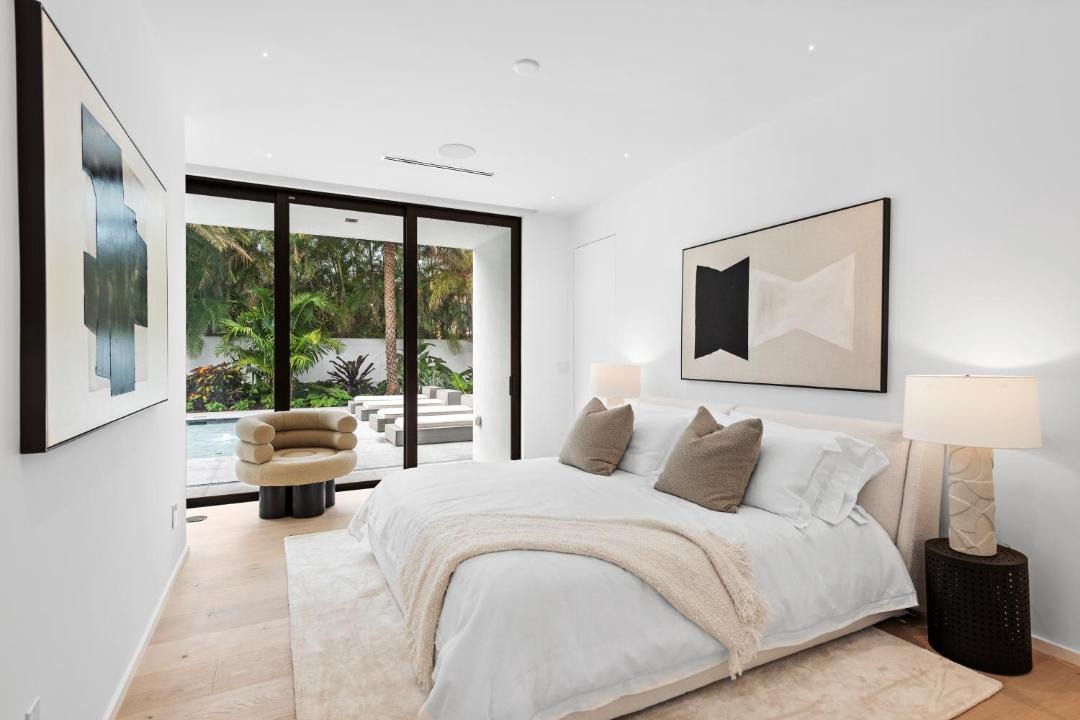 Photo of Bedroom in Golden Beach