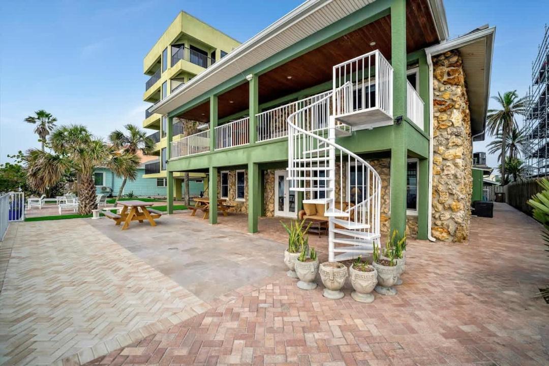 Photo of Patio Balcony in Independence Square