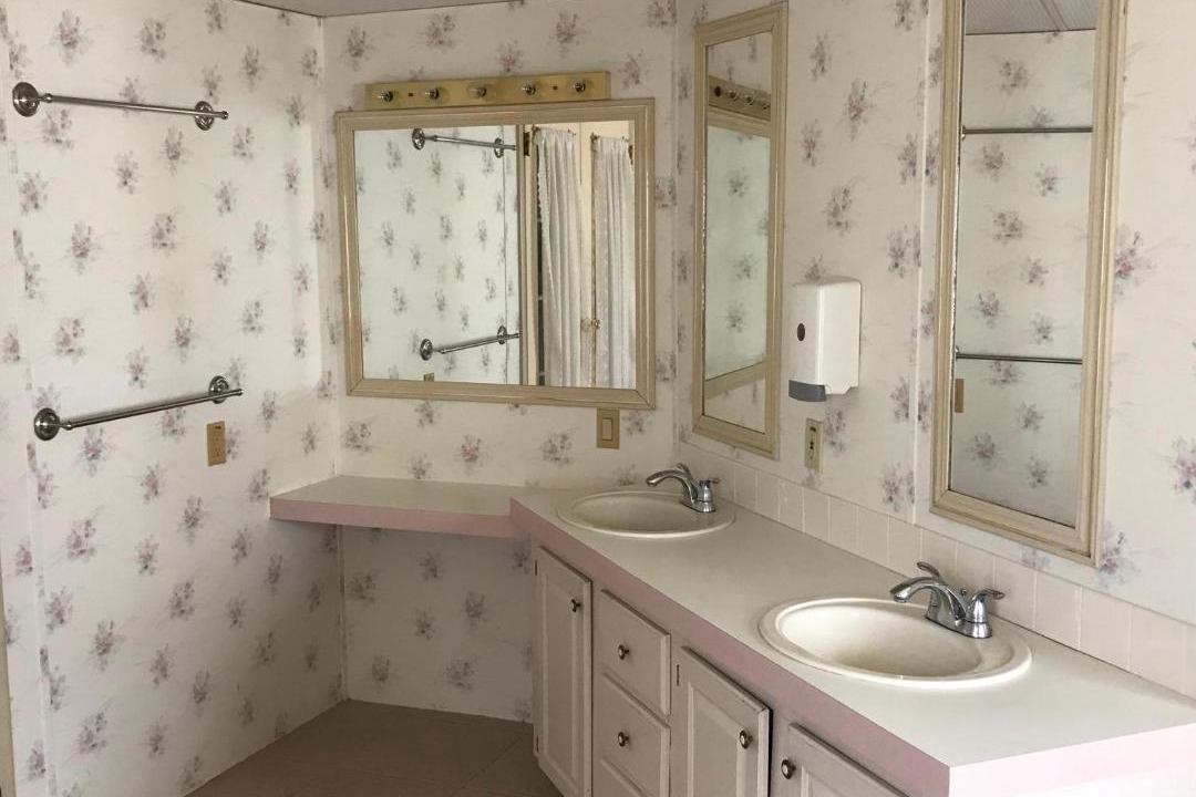 Photo of Bathroom in Tamiami