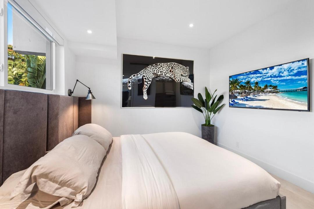 Photo of Bedroom in Lauderdale Isles