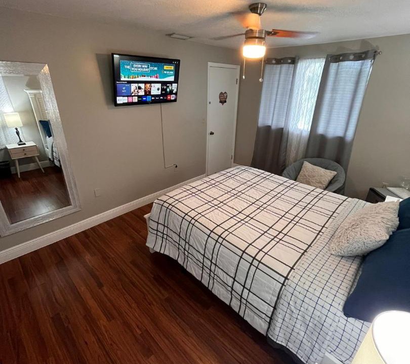 Photo of Bedroom in Ludlam