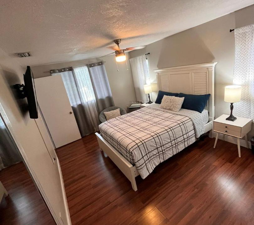 Photo of Bedroom in Ludlam