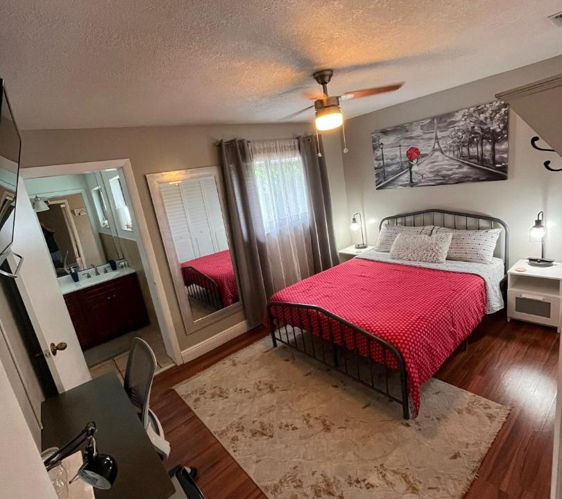 Photo of Bedroom in Ludlam