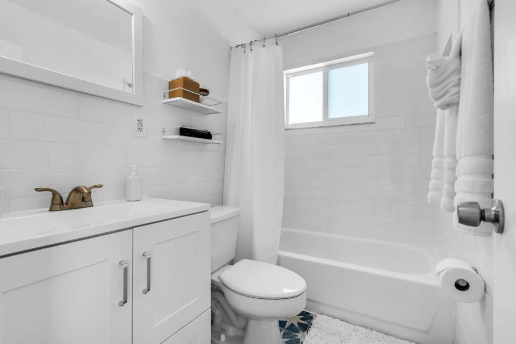 Photo of Bathroom in Coral Way