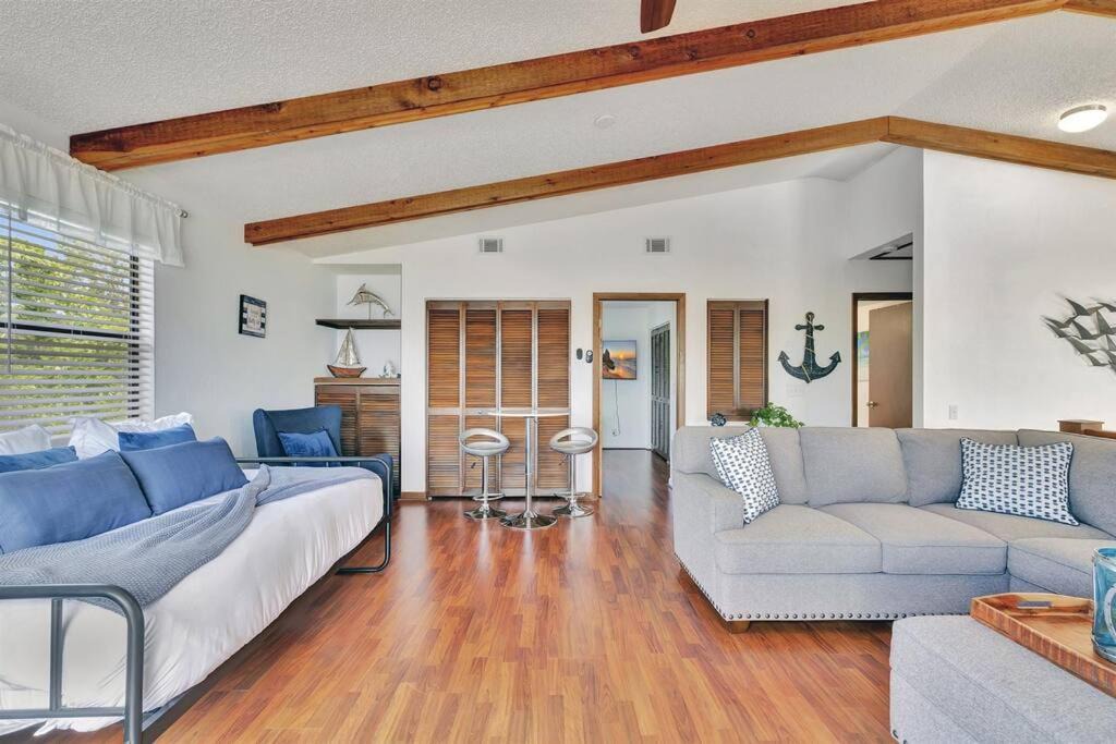 Photo of Livingroom in Oldsmar