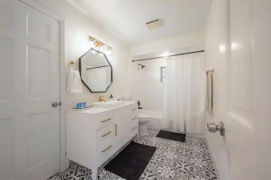 Photo of Bathroom in Largo