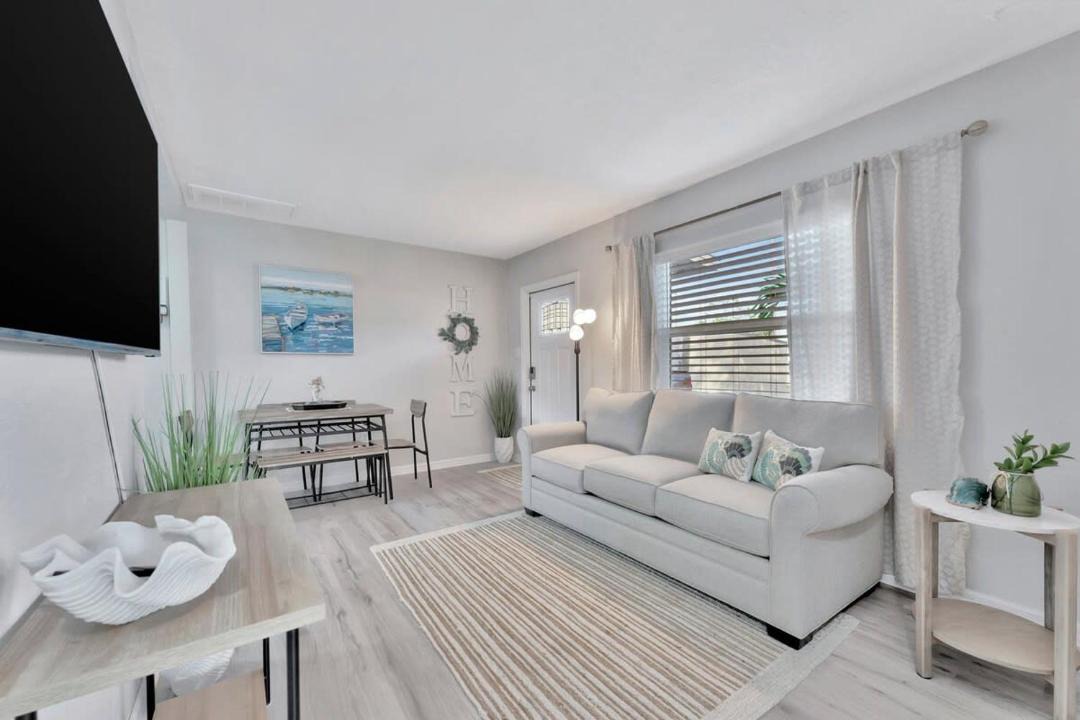 Photo of Livingroom in Seminole