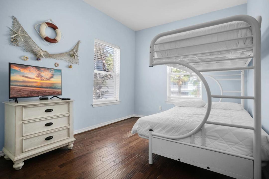 Photo of Bedroom in Crystal Beach