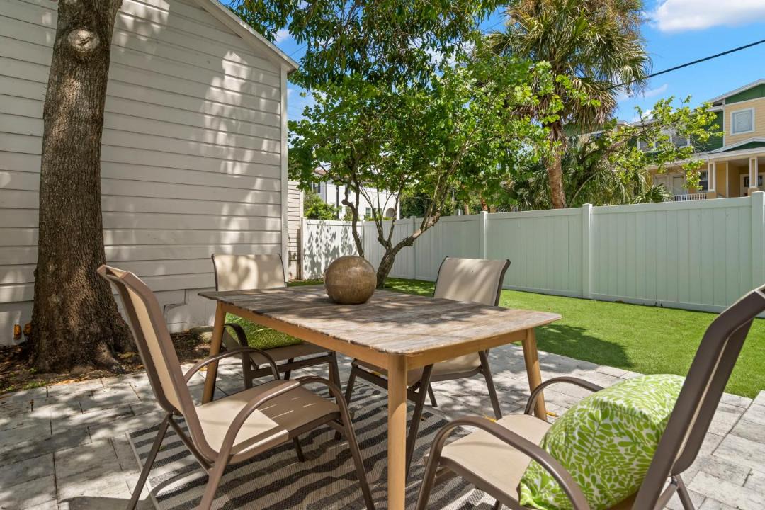 Photo of Patio Balcony in Courier City - Oscawana