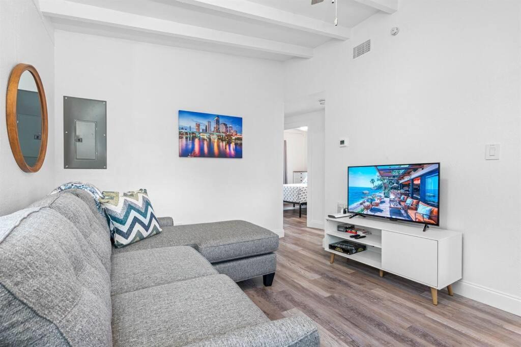 Photo of Livingroom in North Hyde Park