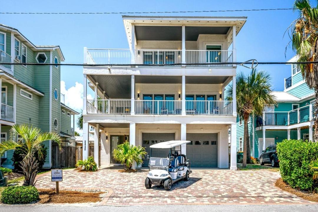 Photo of Buildings in Crystal Beach