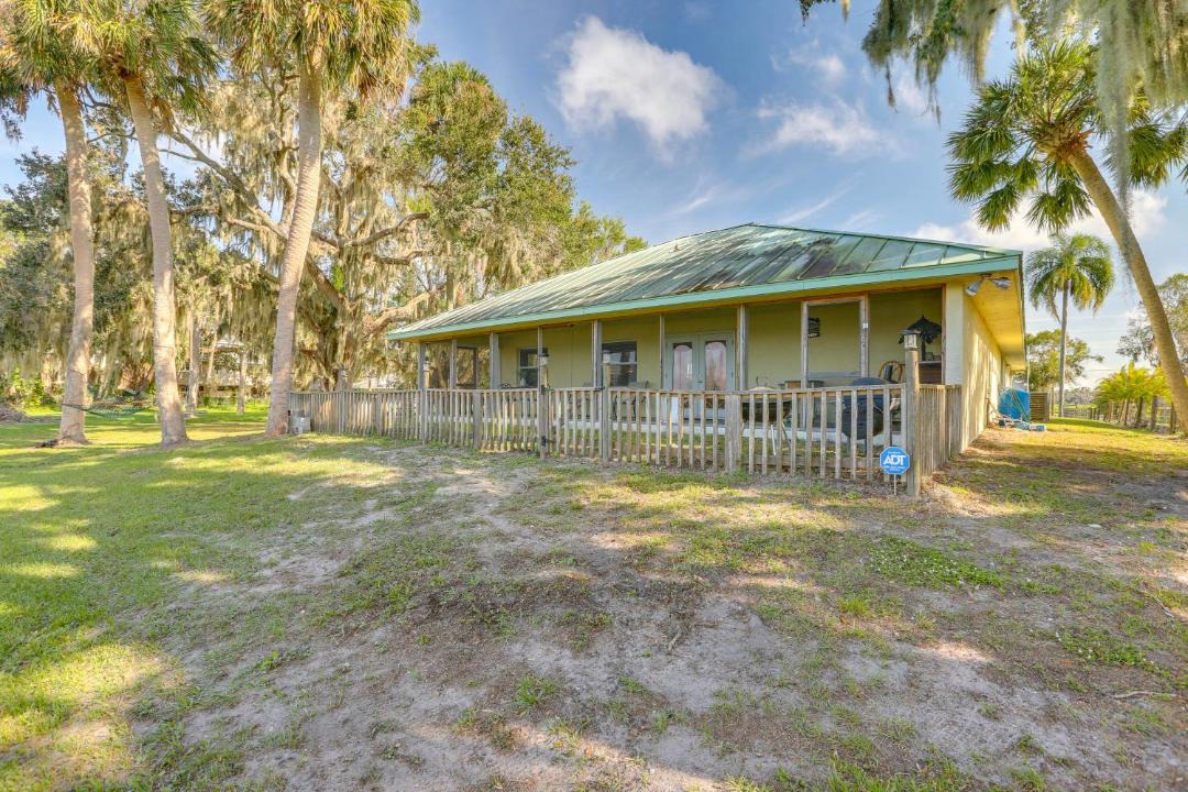 Photo of Buildings in Lorida