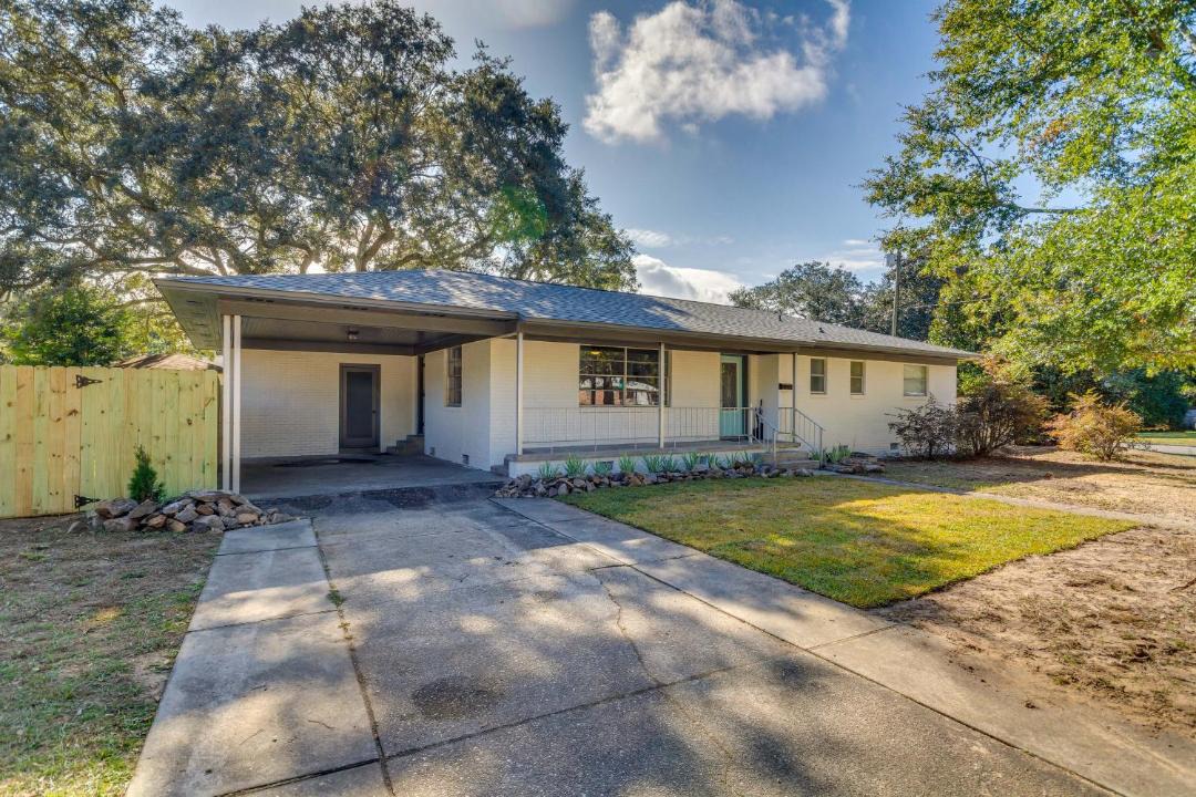 Photo of Buildings in Myrtle Grove