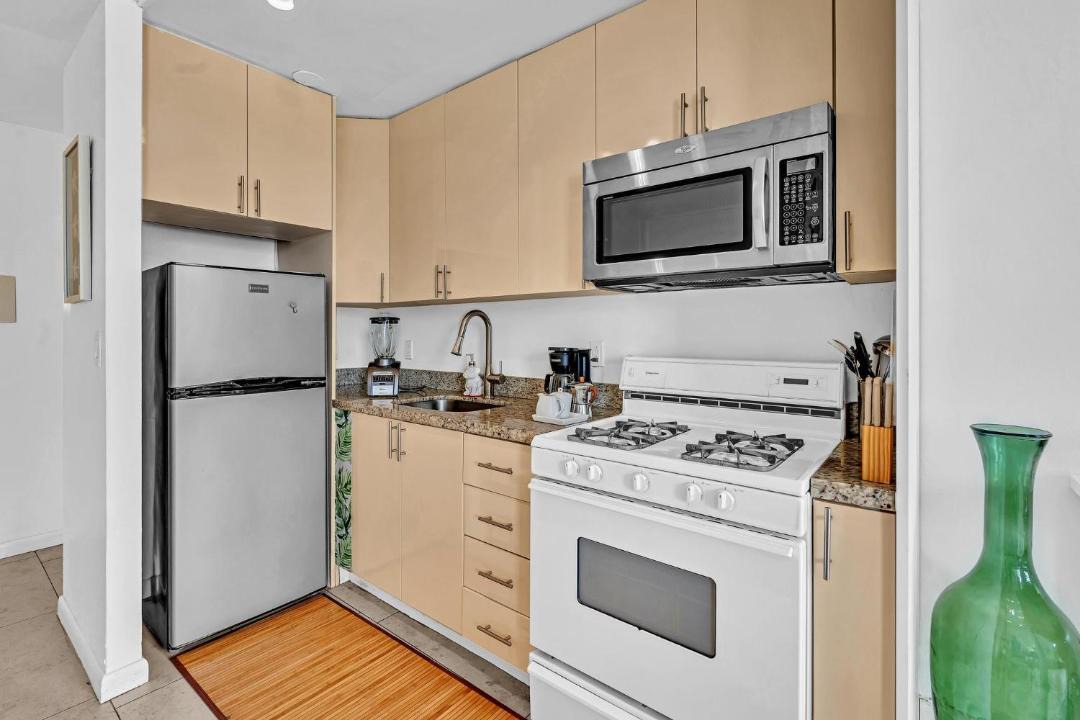 Photo of Kitchen in Flamingo/Lummus
