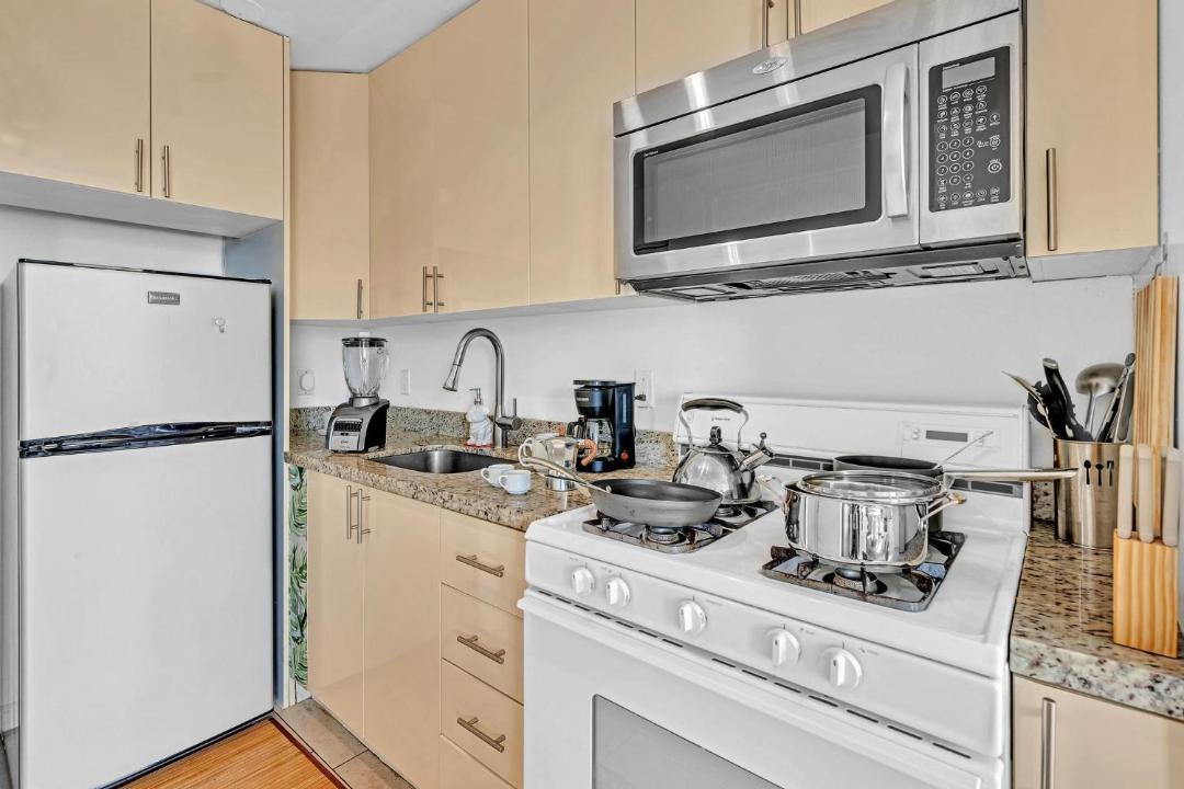 Photo of Kitchen in Flamingo/Lummus