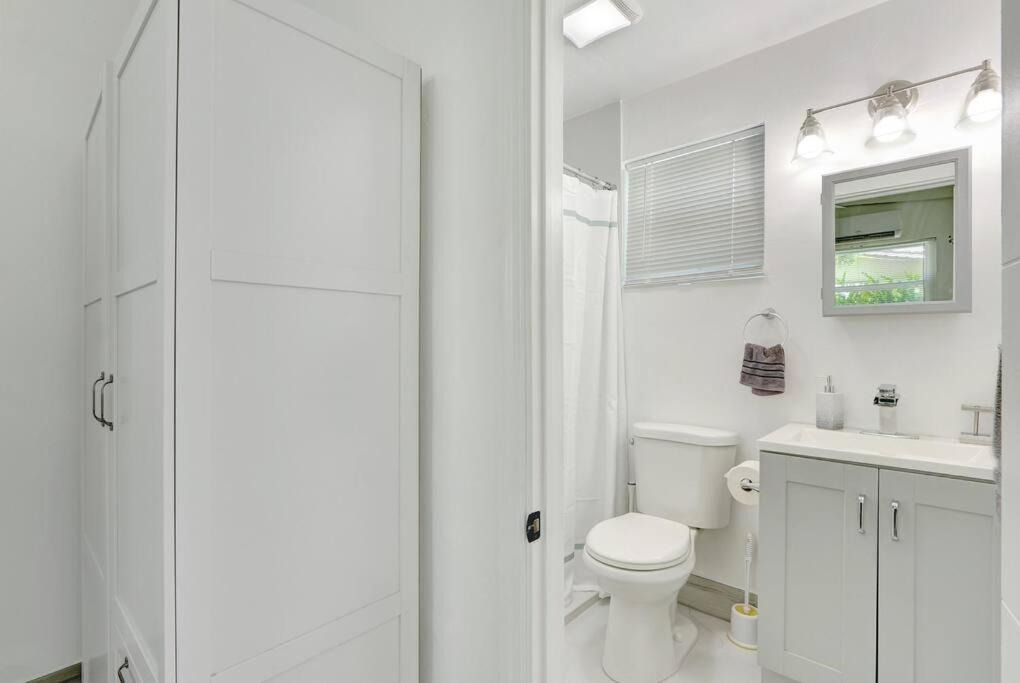 Photo of Bathroom in Central Fort Lauderdale