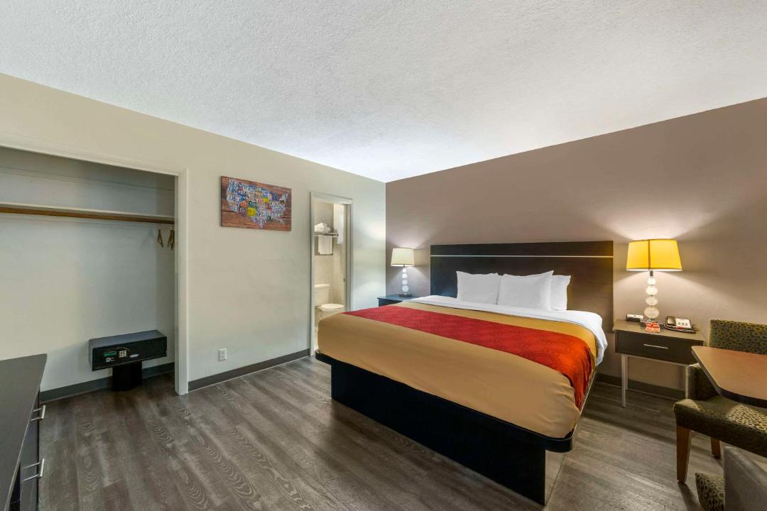 Photo of Bedroom in Royal Poinciana