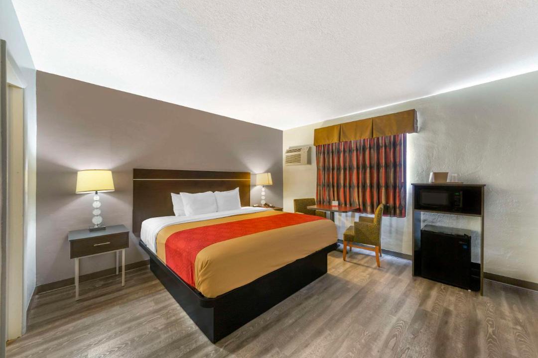 Photo of Bedroom in Royal Poinciana