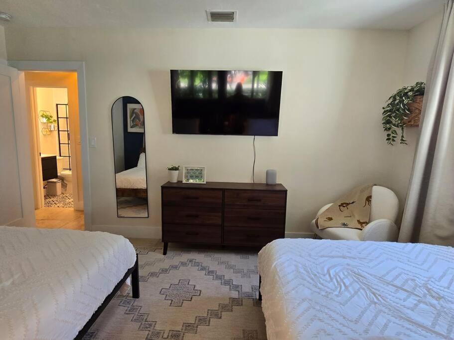 Photo of Bedroom in Hollywood Lakes