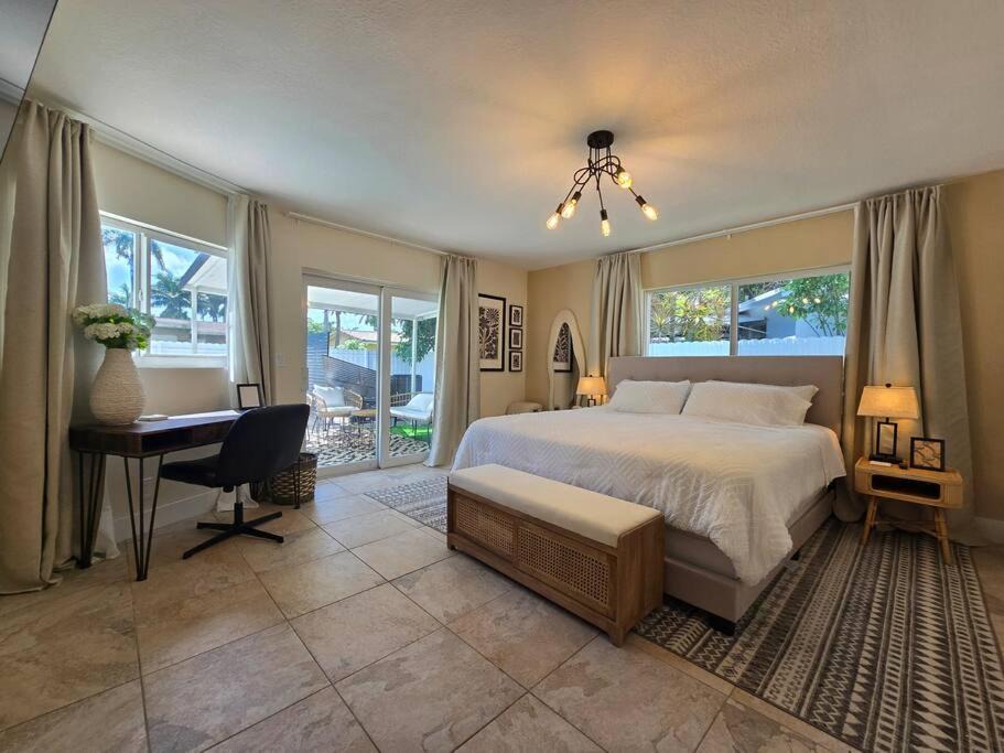 Photo of Bedroom in Hollywood Lakes