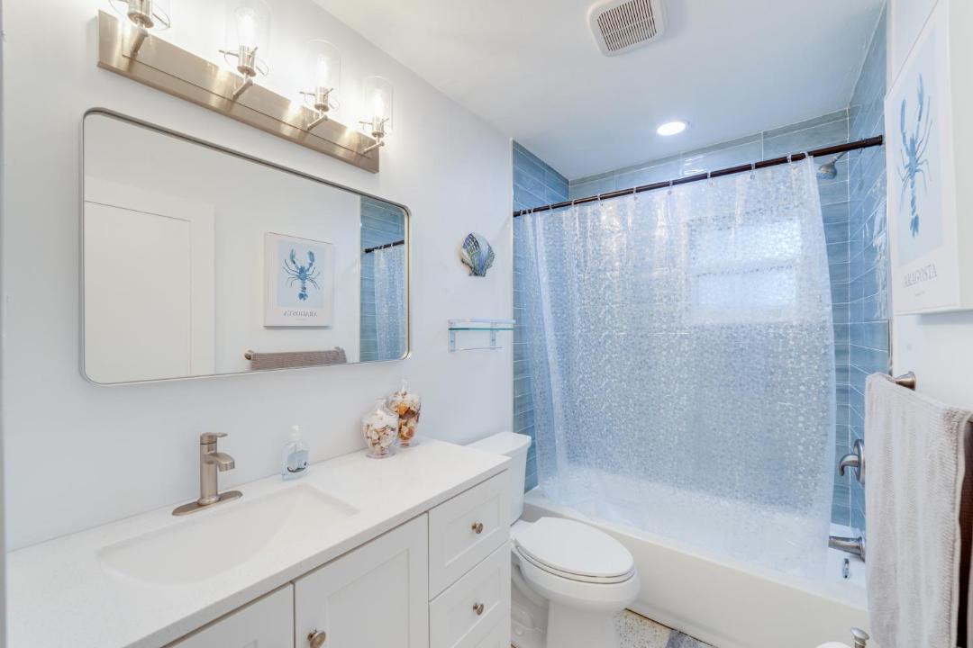 Photo of Bathroom in Mid Island