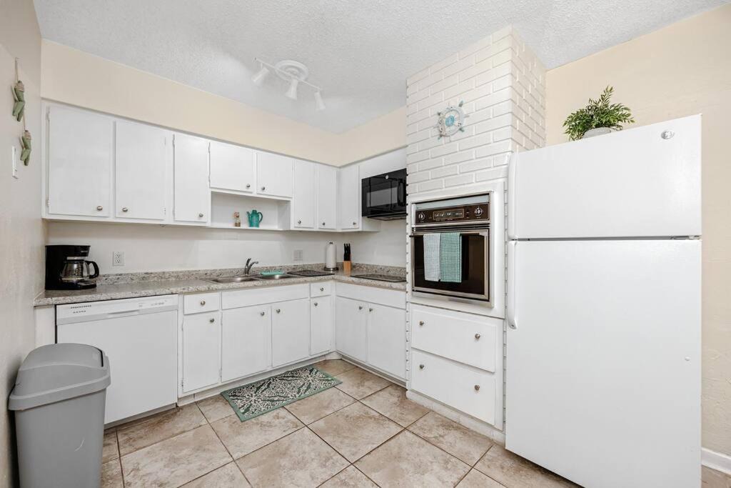 Photo of Kitchen in South Pinellas Community Council