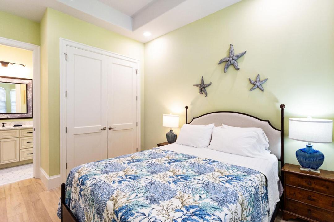 Photo of Bedroom in Naples Park