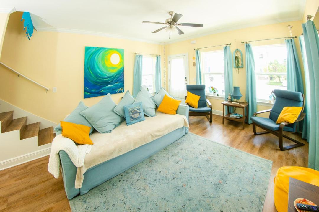 Photo of Livingroom in Downtown