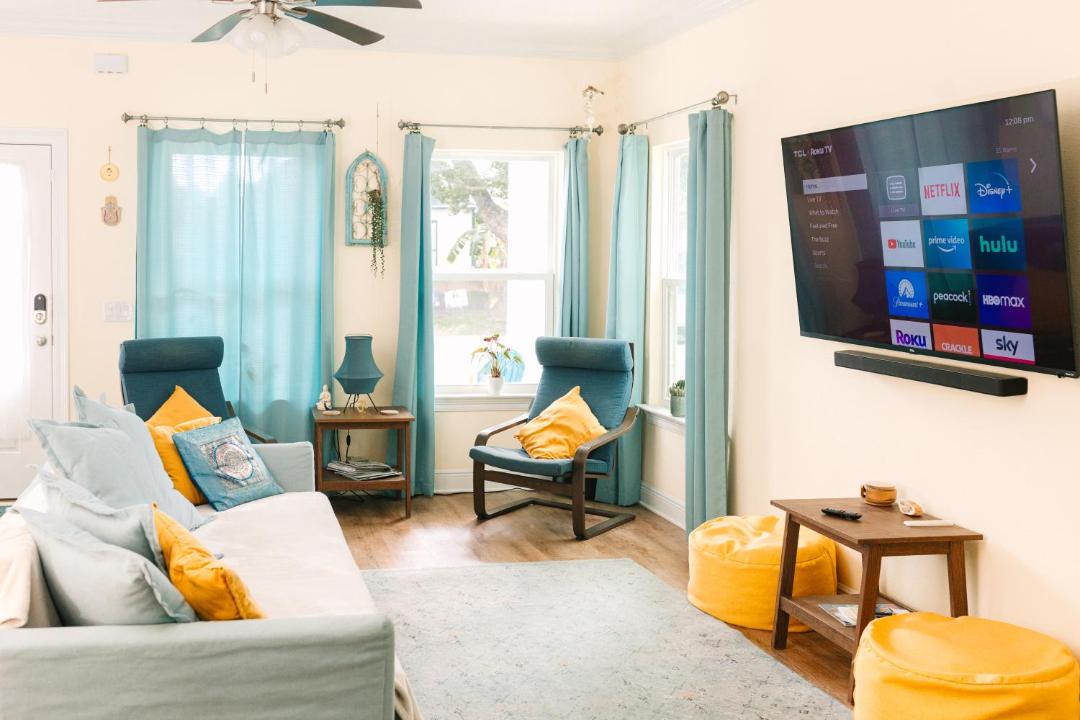 Photo of Livingroom in Downtown