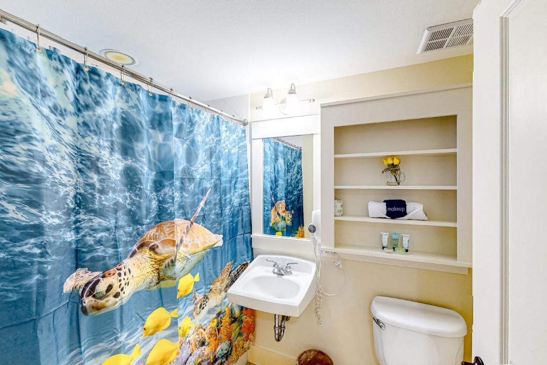 Photo of Bathroom in Baytowne Wharf