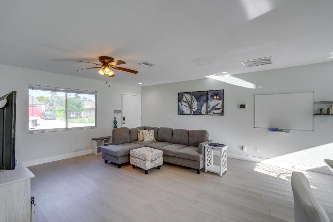 Photo of Livingroom in San Carlos Park