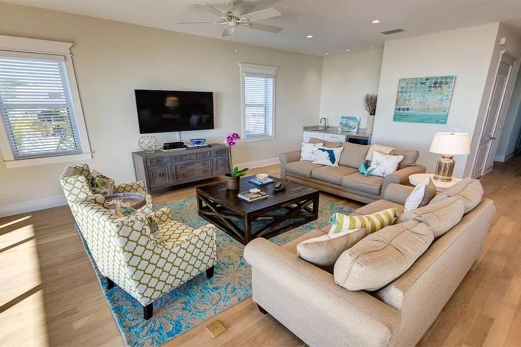 Photo of Livingroom in Bradenton Beach
