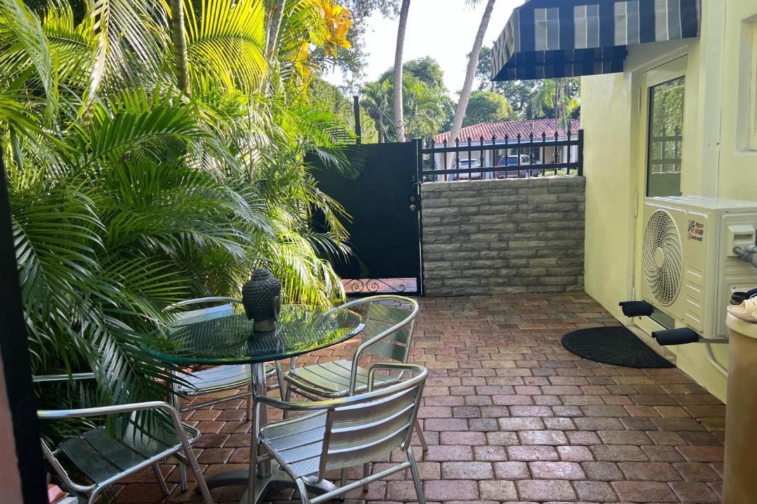 Photo of Patio Balcony in Golden Glades